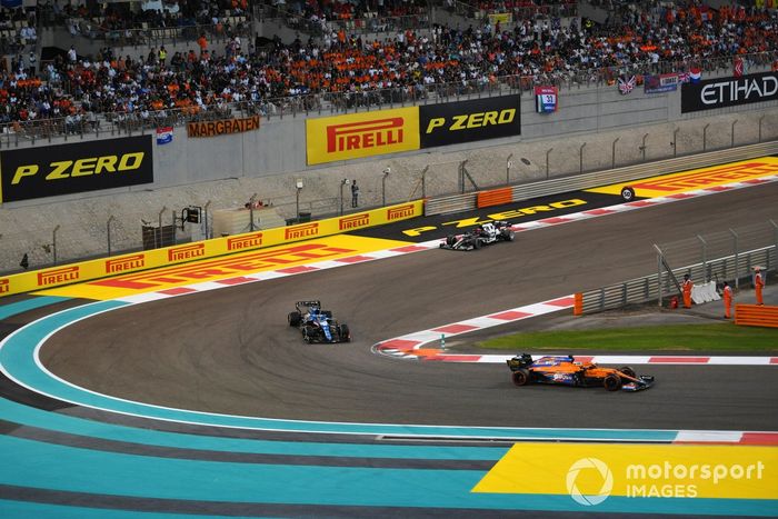 Daniel Ricciardo, McLaren MCL35M, Fernando Alonso, Alpine A521, Pierre Gasly, AlphaTauri AT02