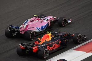 Esteban Ocon, Racing Point Force India VJM11 en Max Verstappen, Red Bull Racing RB14 