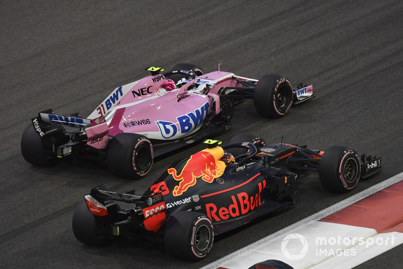 Esteban Ocon, Racing Point Force India VJM11 and Max Verstappen, Red Bull Racing RB14 battle 