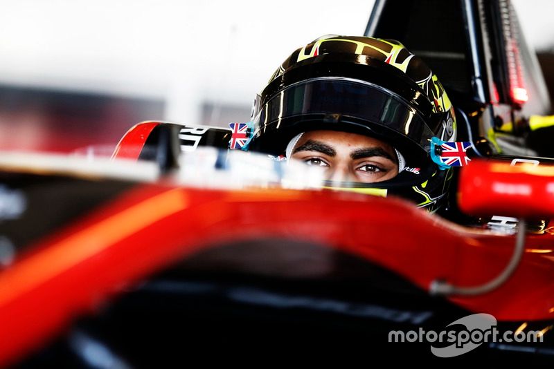 エナム アーメド