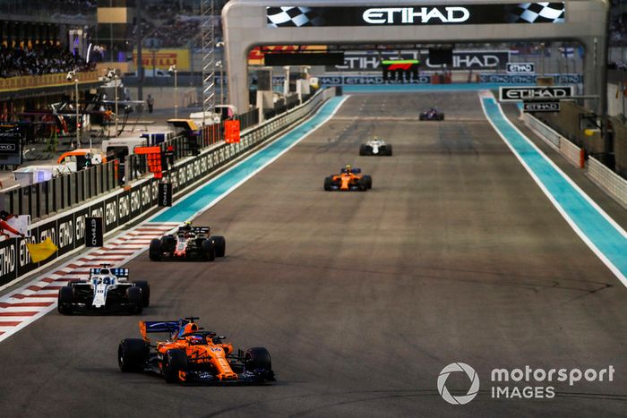 Fernando Alonso, McLaren MCL33, Lance Stroll, Williams FW41, Kevin Magnussen, Haas F1 Team VF-18, y Stoffel Vandoorne, McLaren MCL33