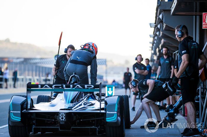 Nelson Piquet Jr., Panasonic Jaguar Racing, en pit stop