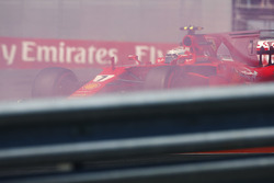 Kimi Raikkonen, Ferrari SF70H, spin atıyor