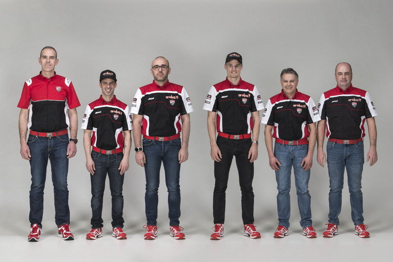Marco Melandri en Chaz Davies, Ducati Team met het team