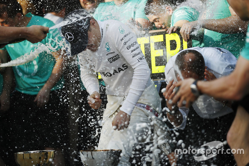 Race winner Valtteri Bottas, Mercedes AMG F1