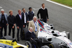 Sir Frank Williams, Patrick Head, Williams FW40 y FW11 Honda. Behind, Damon Hill, Nico Rosberg, David Coulthard, Pastor Maldonado, Karun Chandhok y Alex Wurz