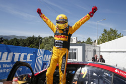 Racewinnaar Tom Coronel, Roal Motorsport, Chevrolet RML Cruze TC1