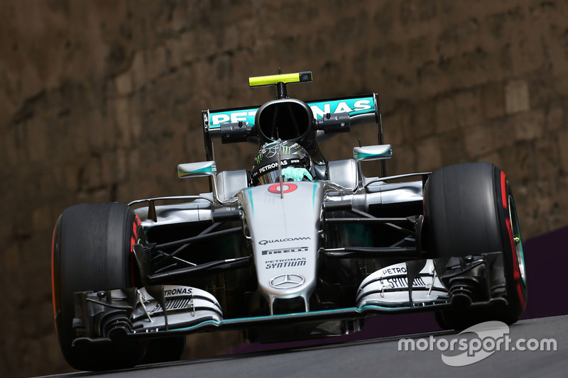 2016 - Baku: Nico Rosberg, Mercedes F1 W07 Hybrid