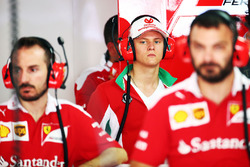 Mick Schumacher, Prema Powerteam en el garaje de Ferrari