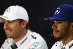 Lewis Hamilton Mercedes AMG F1 e il compagno di squadra Nico Rosberg Mercedes AMG F1 nella conferenza stampa FIA