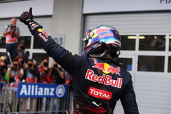 Max Verstappen, Red Bull Racing viert zijn tweede plaats in parc ferme