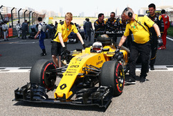 Kevin Magnussen, Renault Sport F1 Team RS16 op de grid