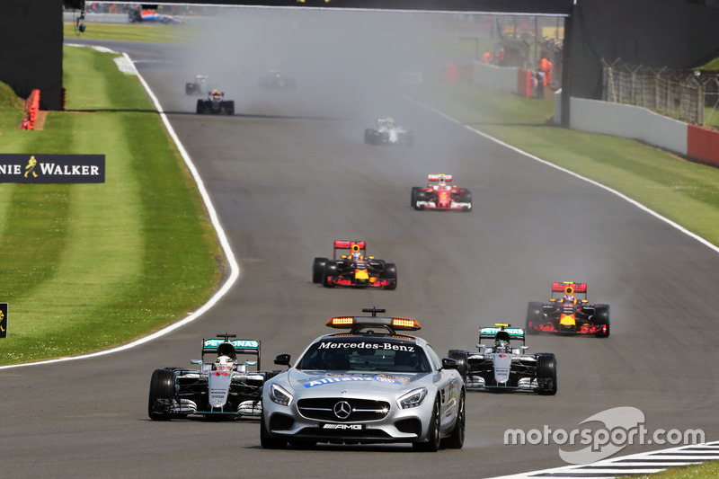 Safety-Car-Start: Lewis Hamilton, Mercedes AMG F1 W07 Hybrid, führt