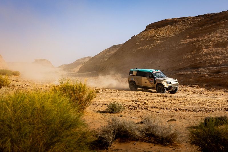 #500 Defender Rally, Defender D7X-R: Stéphane Peterhansel, Michael Metge 