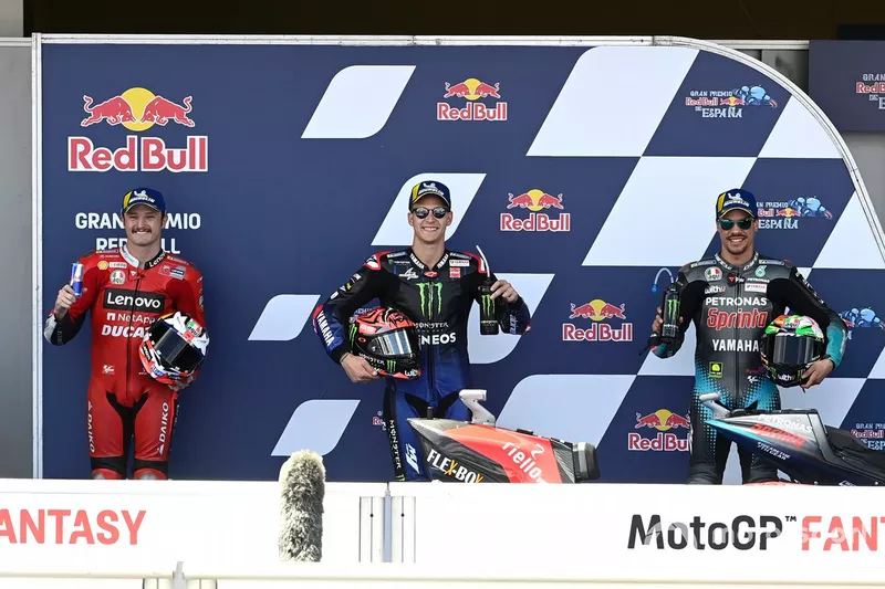 Top 3 tras la clasificación: Jack Miller, Ducati, ganador de la pole Fabio Quartararo, Yamaha Factory Racing, Franco Morbidelli, Petronas Yamaha SRT