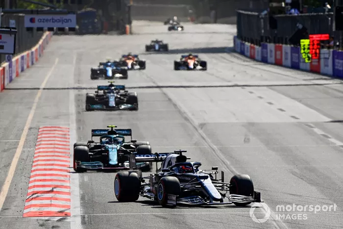 Yuki Tsunoda, AlphaTauri AT02, Sebastian Vettel, Aston Martin AMR21, Valtteri Bottas, Mercedes W12