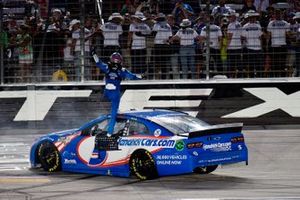 Race winner Kyle Larson, Hendrick Motorsports, Chevrolet Camaro HendrickCars.com