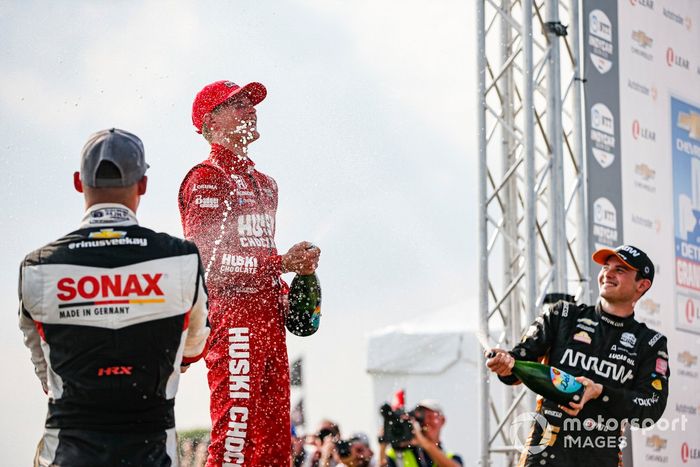 Podio: ganador Marcus Ericsson, Chip Ganassi Racing Honda, segundo lugar Rinus VeeKay, Ed Carpenter Racing Chevrolet, tercer lugar Patricio O'Ward, Arrow McLaren SP Chevrolet