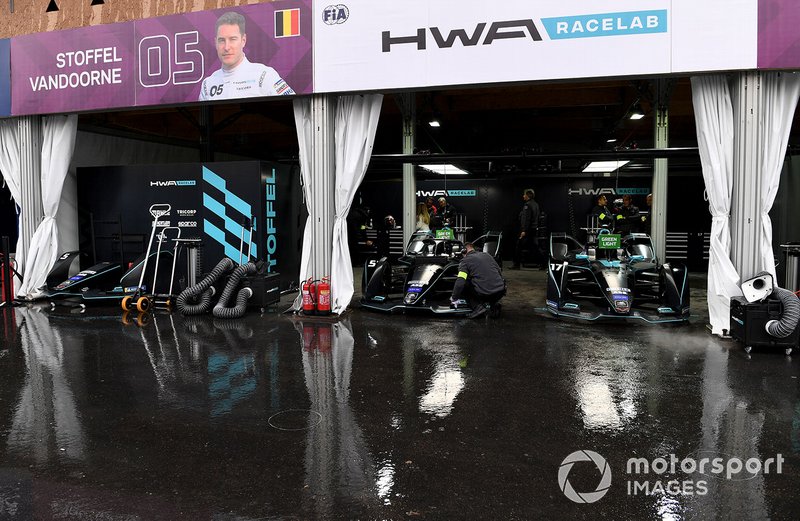 The HWA Racelab, VFE-05 cars in the garage