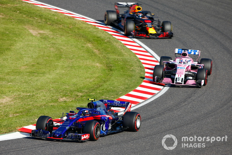 Pierre Gasly, Scuderia Toro Rosso STR13, Sergio Perez, Racing Point Force India VJM11, y Daniel Ricciardo, Red Bull Racing RB14