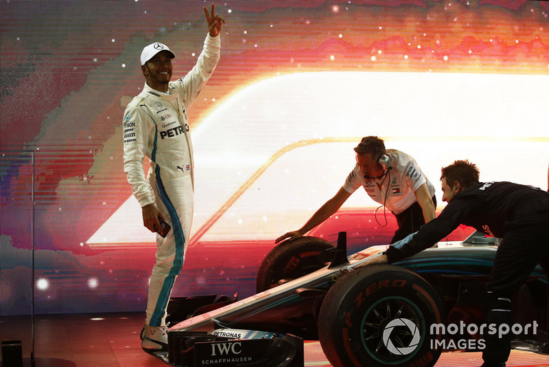 Lewis Hamilton, Mercedes AMG F1 W09 EQ Power+, festeggia dopo aver vinto la gara