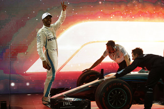 Lewis Hamilton, Mercedes AMG F1 W09 EQ Power+, festeggia dopo aver vinto la gara