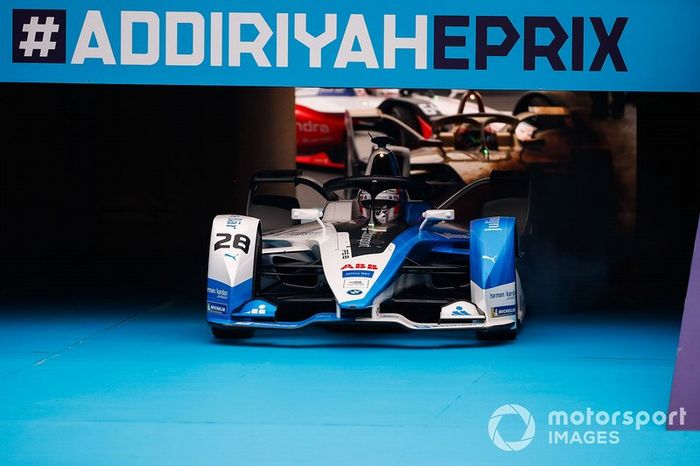 Ganador Antonio Félix da Costa, BMW I Andretti Motorsports, BMW iFE.18 se detiene en frente del podio