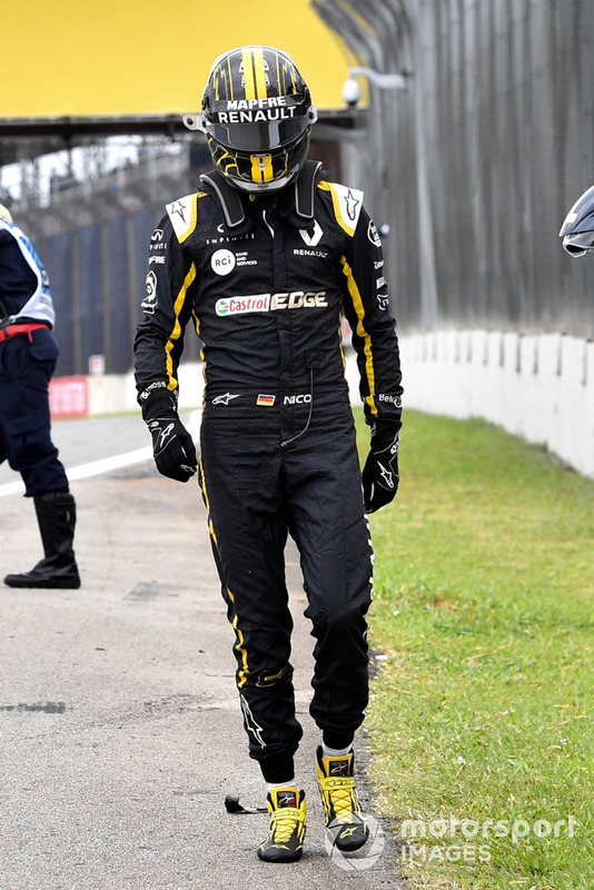Nico Hulkenberg, Renault Sport F1 Team R.S. 18 walks away after crashing in FP2
