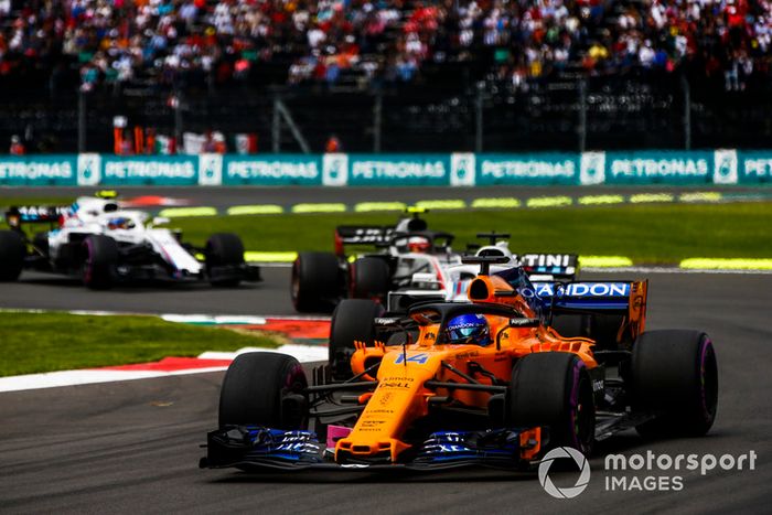 Fernando Alonso, McLaren MCL33, Lance Stroll, Williams FW41, Kevin Magnussen, Haas F1 Team VF-18, y Sergey Sirotkin, Williams FW41