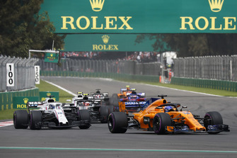Fernando Alonso, McLaren MCL33 and Lance Stroll, Williams FW41