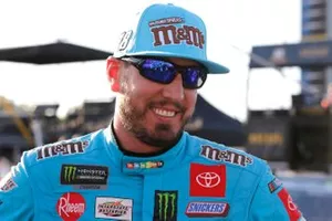  Kyle Busch, Joe Gibbs Racing, Toyota Camry M&M's Hazelnut
