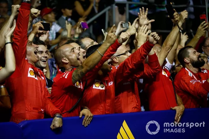Ferrari comemora