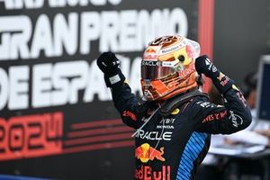 Max Verstappen, Red Bull Racing, 1ª posición, celebra su llegada al Parc Ferme