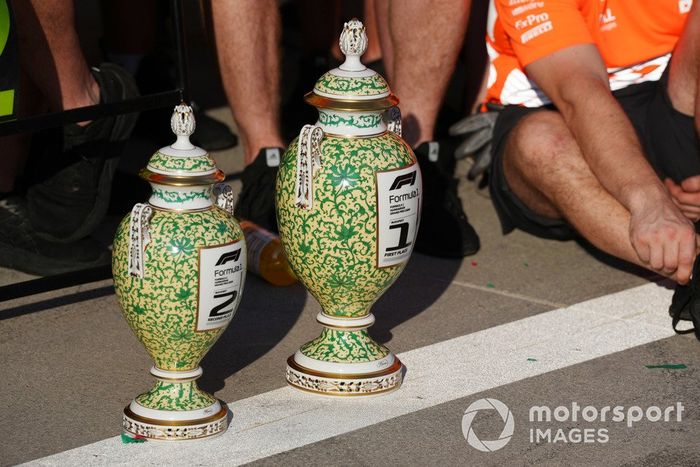 Los trofeos de McLaren en las celebraciones del equipo tras la carrera