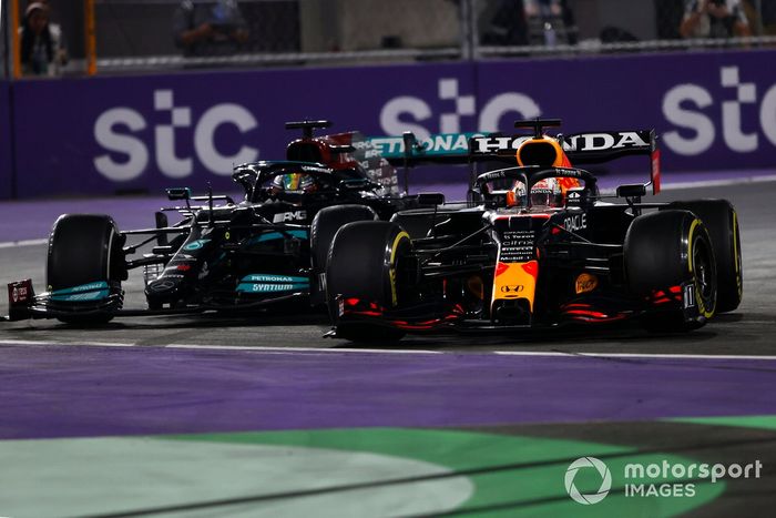 Max Verstappen, Red Bull Racing Lewis Hamilton, Mercedes 