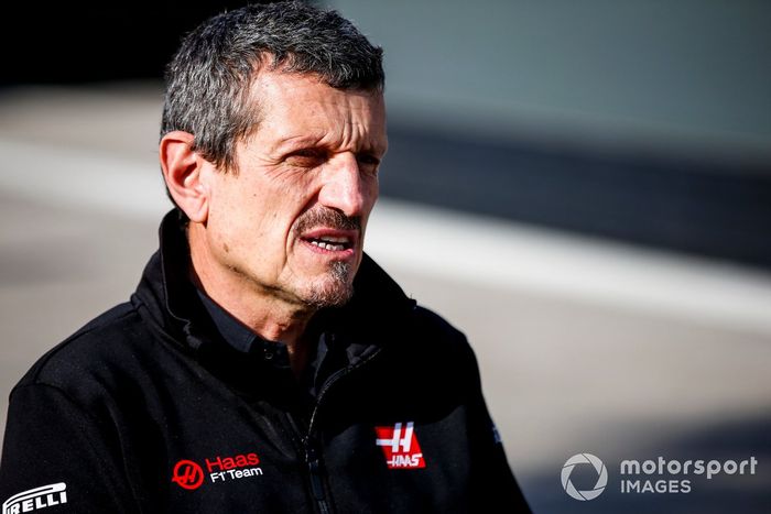 Guenther Steiner, director de Haas F1, ante los medios