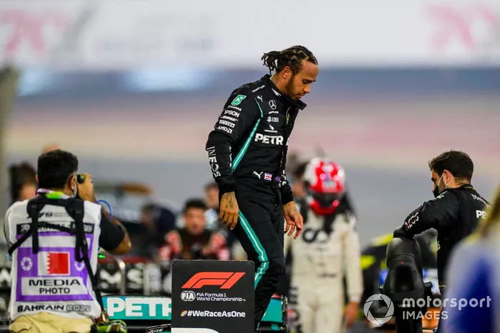 Ganador de la carrera Lewis Hamilton, Mercedes-AMG F1 en Parc Ferme 