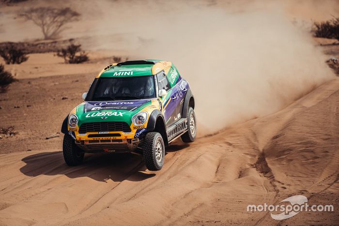 #335 X-Raid Mini JCW Rally Team: Guilherme Spinelli, Youssef Haddad