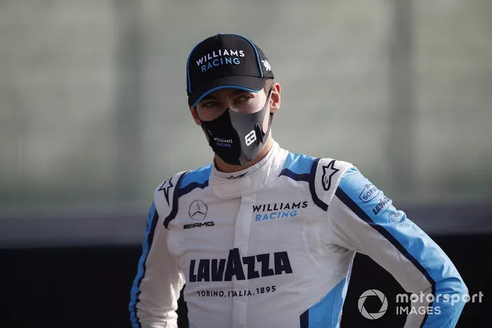 George Russell, Williams Racing, durante la foto de grupo de los pilotos al final de la temporada