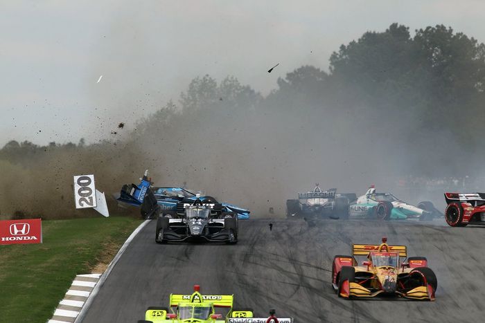 Choque en la salida de  Max Chilton, Carlin Racing Chevrolet