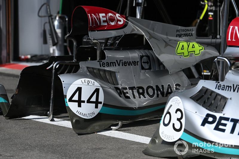 Mercedes W13, paneles de la carrocería con números de aniversario