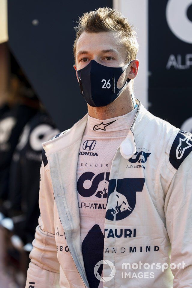 Daniil Kvyat, AlphaTauri, en pit lane