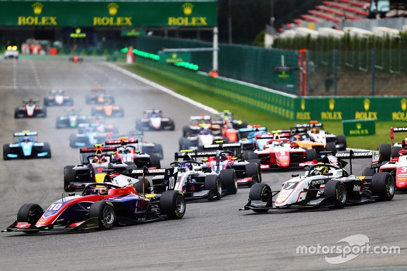 Salida de la F3 en Spa