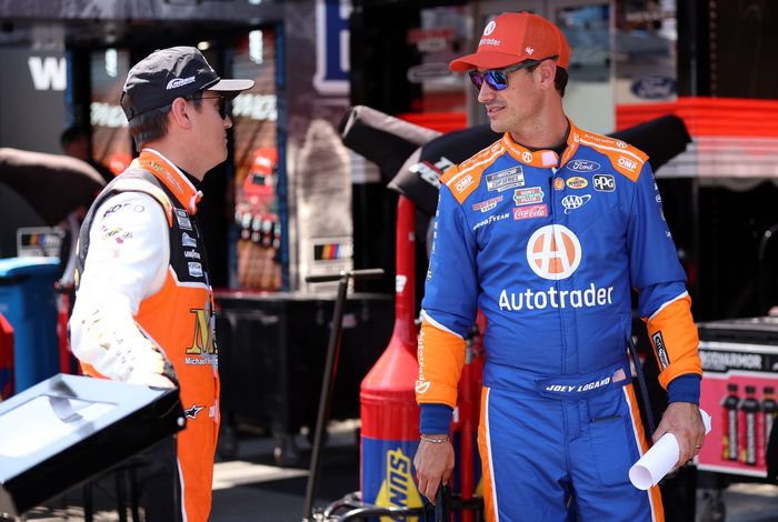 Zane Smith, Front Row Motorsports Ford, Joey Logano, Team Penske Ford
