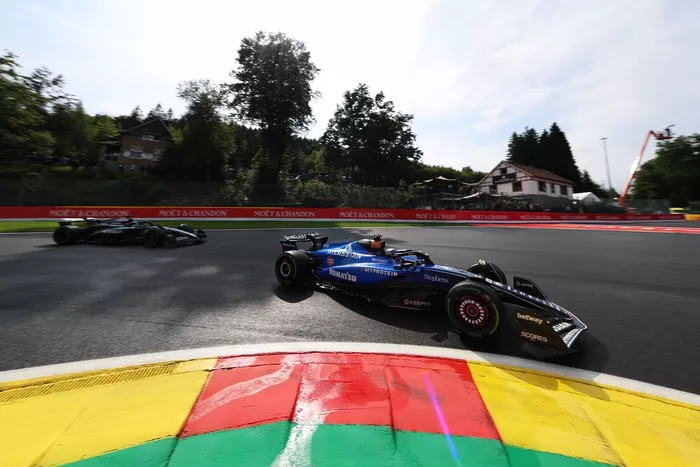 George Russell, Mercedes, Alexander Albon, Williams