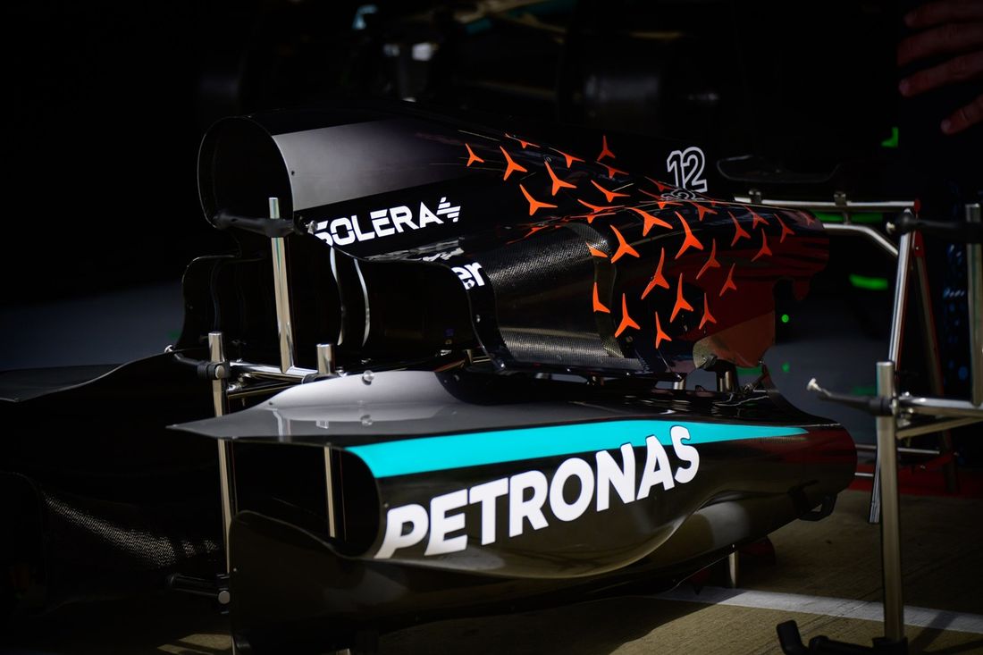 Mercedes W16, prace blacharskie