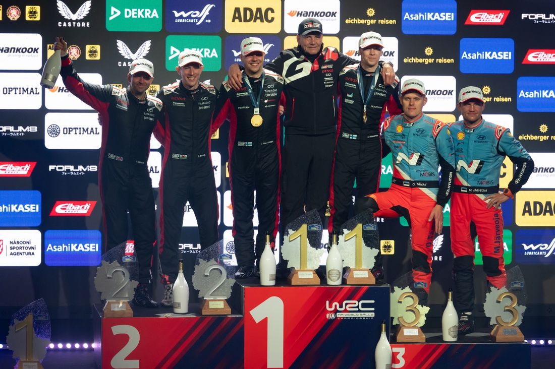 Podium: zwycięzcy Kalle Rovanperä, Jonne Halttunen, Toyota Gazoo Racing WRT Toyota GR Yaris Rally1, drugie miejsce Elfyn Evans, Scott Martin, Toyota Gazoo Racing WRT Toyota GR Yaris Rally1, trzecie miejsce Ott Tänak, Martin Järveoja, Hyundai World Rally T