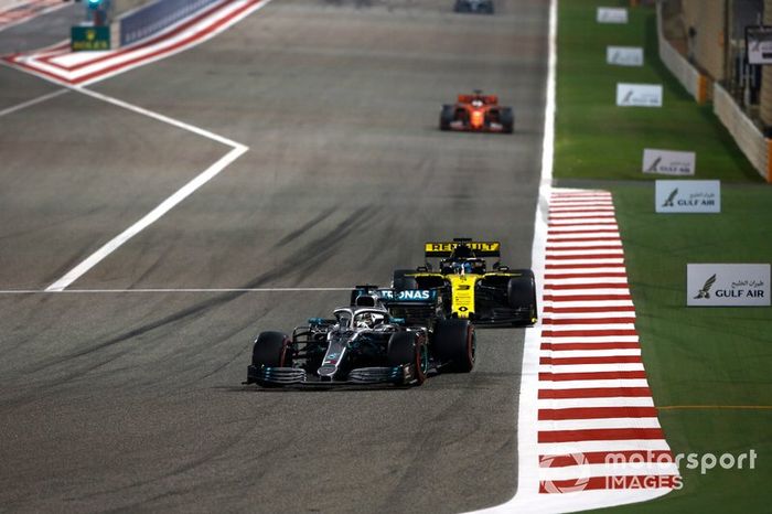 Lewis Hamilton, Mercedes AMG F1 W10, leads Daniel Ricciardo, Renault R.S.19