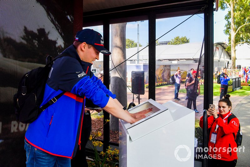 Daniil Kvyat, Toro Rosso hand mould