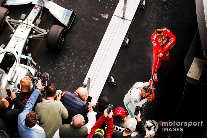 Lewis Hamilton, Mercedes AMG F1, y Sebastian Vettel, Ferrari, tercero
